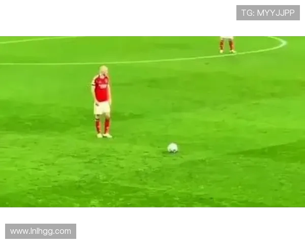 曼联迎战豪门对手 强强对决引爆激情赛事 精彩对抗势必掀起足球热潮 曼联迎战豪门对手 强强对决引爆激情赛事 精彩对抗势必掀起足球热潮