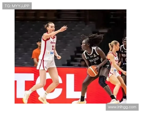 女篮拉脱维亚与俄罗斯激战正酣争夺欧洲篮球赛决赛资格